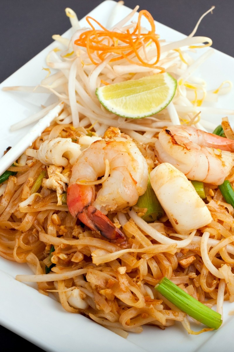 Chicken and Shrimp Pad Thai Lovely Pad Thai with Chicken and Shrimp