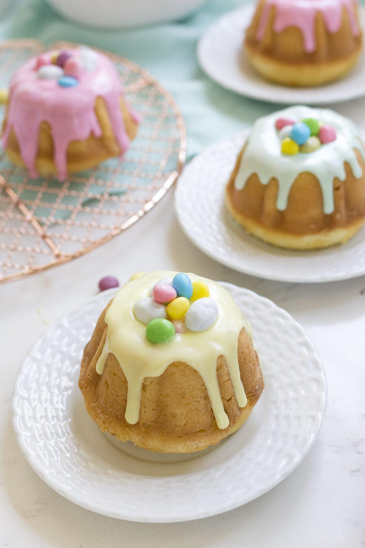 Easter Bundt Cake Elegant Surprise Inside Mini Easter Bundt Cakes • Freutcake