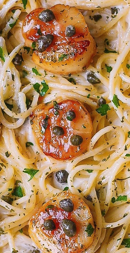 Shrimp and Scallop Pasta with Garlic butter Sauce Luxury Creamy Pasta with Scallops In White Wine butter Garlic